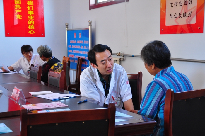 齊都醫(yī)院義診下基層 為民送健康