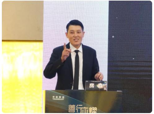 齊都醫(yī)院普外二科醫(yī)生房鑫在省級學術會議上作主旨演講